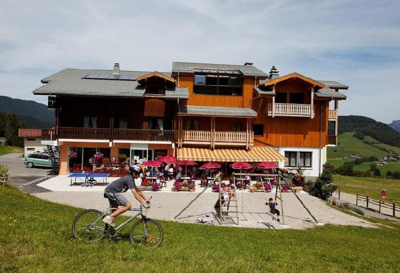 Hotel Les Skieurs Bellevaux Екстер'єр фото