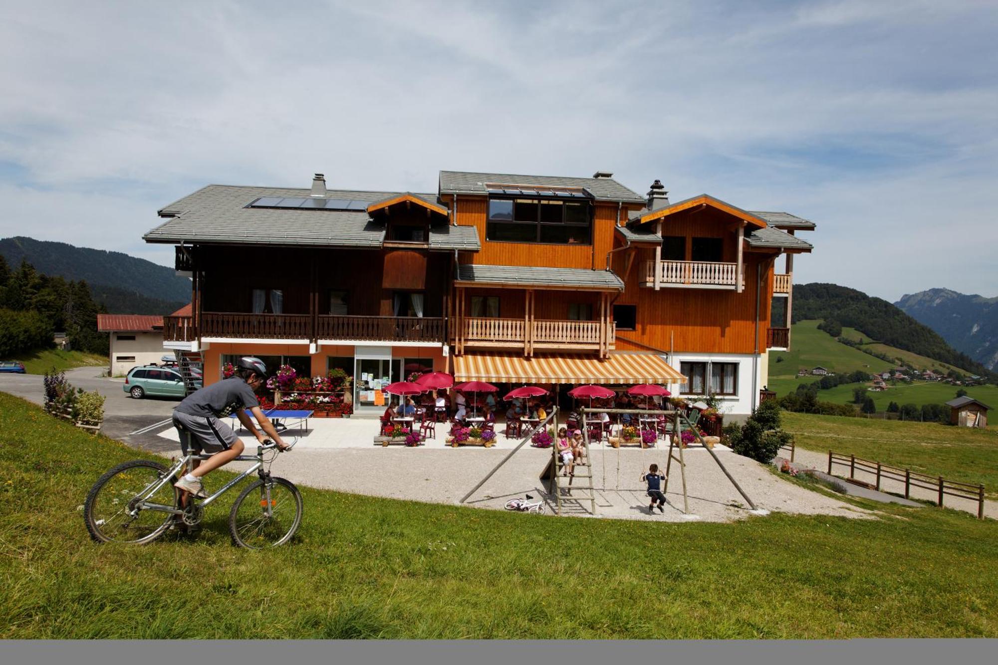 Hotel Les Skieurs Bellevaux Екстер'єр фото
