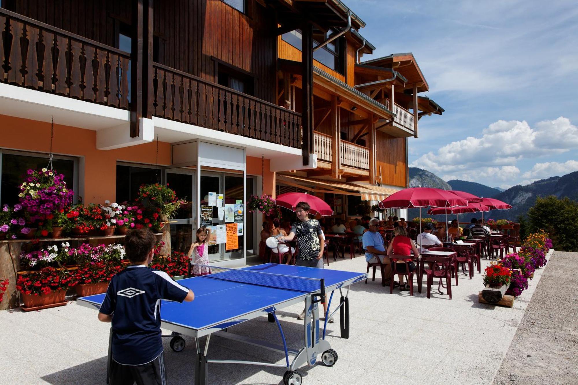 Hotel Les Skieurs Bellevaux Екстер'єр фото