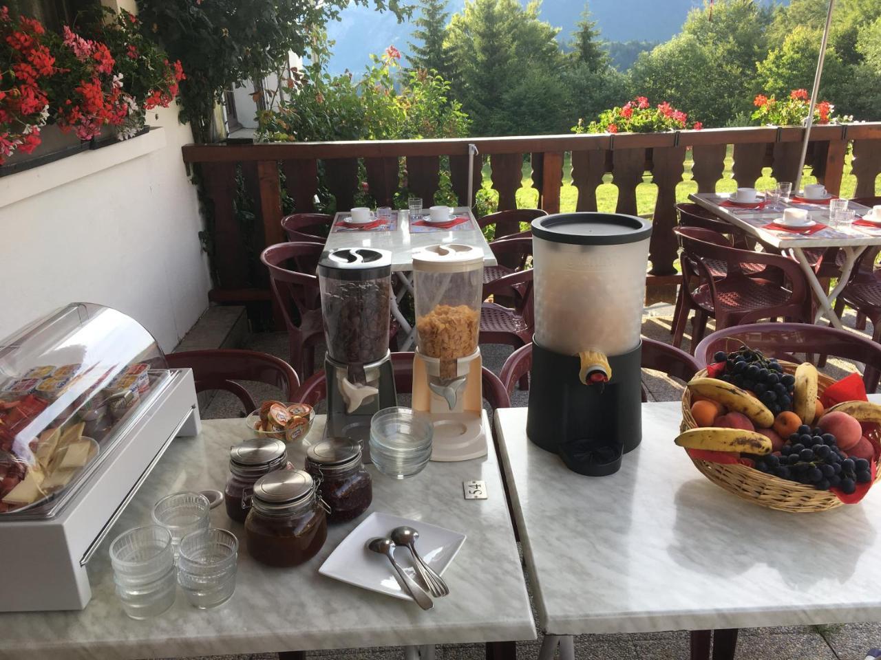 Hotel Les Skieurs Bellevaux Екстер'єр фото